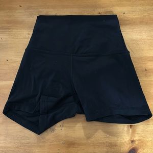 Lululemon Wunder train high rise short 4”